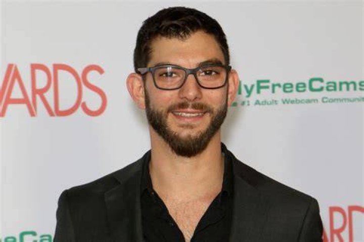 
What Happened To Actor Logan Long? Death News On Twitter As Tribute Flood 