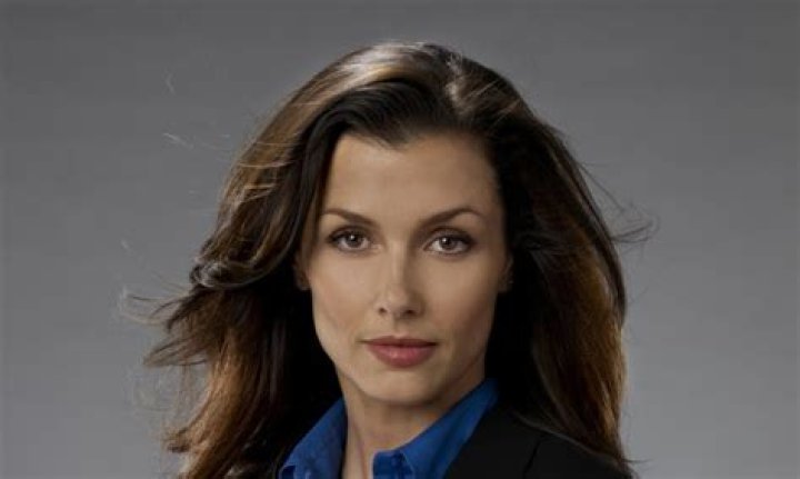 
Where is Veronica Hamel today? Net Worth, Husband, Family 