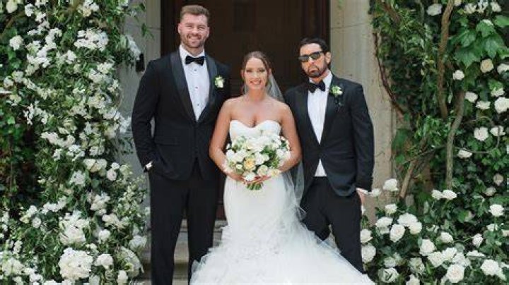 
Whitney Scott Mathers Height, Weight, Net Worth, Age, Birthday, Wikipedia, Who, Nationality, Biography 