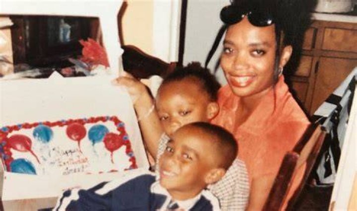 
Who are Bashir Humphreyss Parents? Bashir Humphreys Biography, Parents Name, Nationality and More 