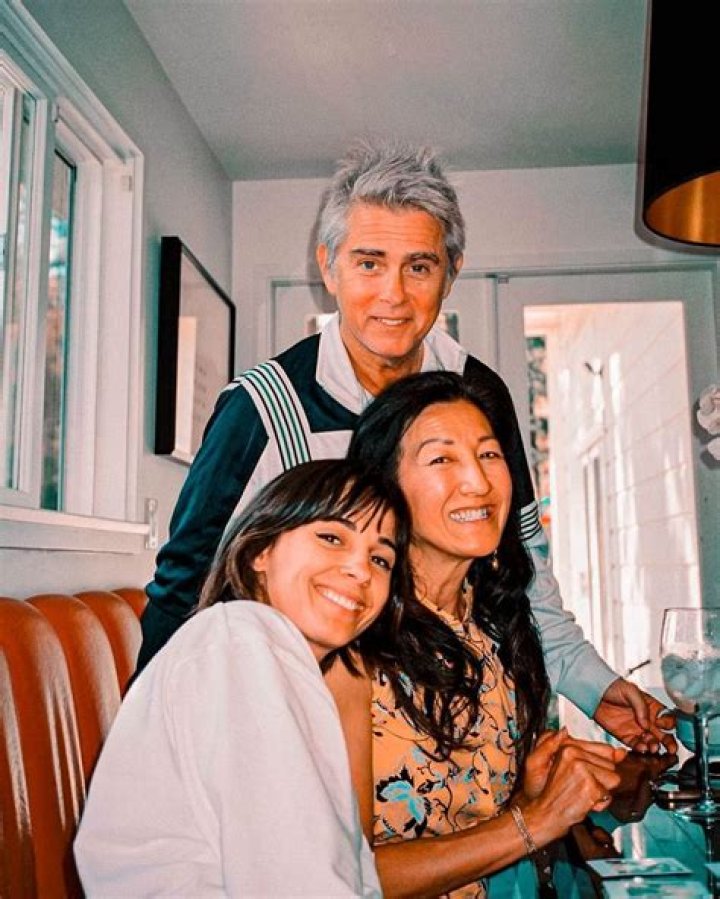 Who are Naomi Scotts Parents? Naomi Scott Biography, Parents Name, Nationality and More