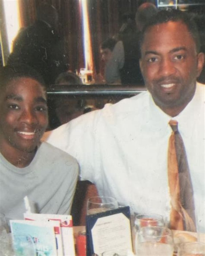 
Who are Shake Miltons Parents? Shake Milton Biography, Parents Name, Nationality and More 