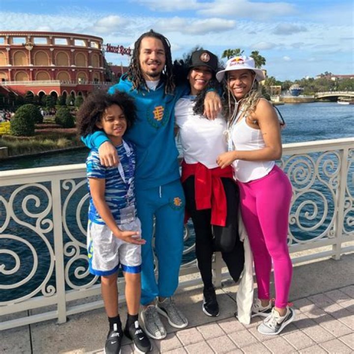 
Who Is Cole Anthony Brother Leo? 