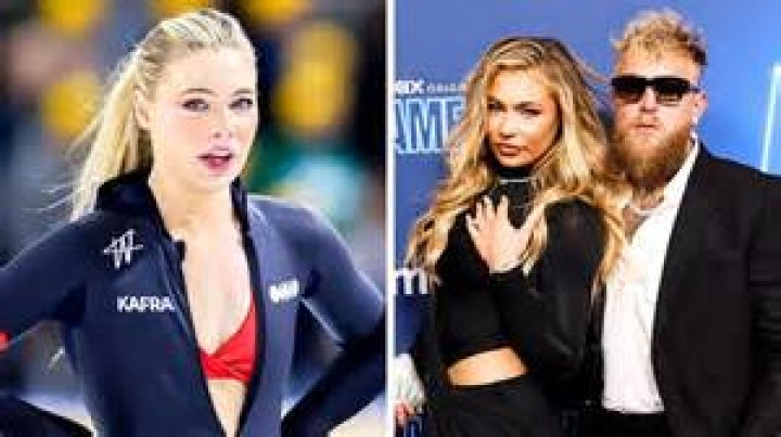 
Who Is comfywith_kerry On Reddit & Tiktok? Internet Star & Her Recent Wardrobe Malfunction 