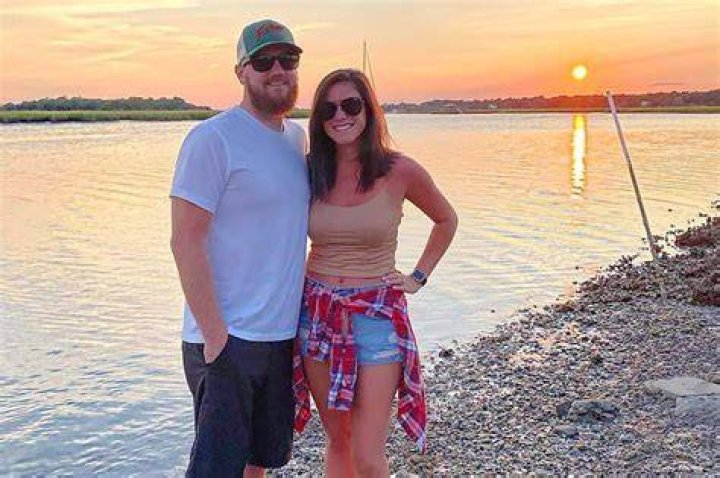 
Who is Jamie Lee Komoroski? Aric Hutchinson’s GoFundMe raises over $700K 