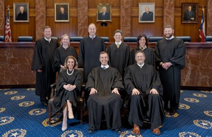 
Who is Leonard Leo? SCOTUS judge Clarence Thomas pictured with right-wing Federalist Society leader in lavish resort 