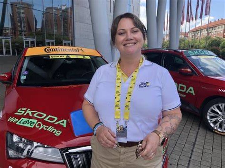 
Who Is Marion Hérault-Garnier? Facts About Tour de France Femmes Motorcycle Consultant 