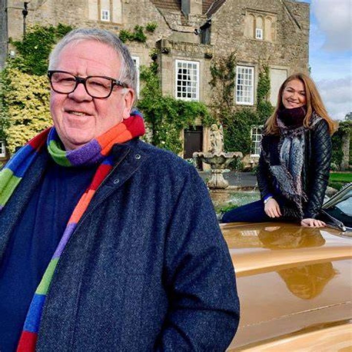 
Who Is Mark Hill Antiques Expert’s Wife? His Net Worth, Family and Partner 