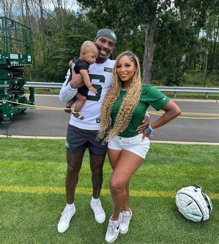 
Who is Mecole Hardman’s girlfriend? Chiefs player to skip Eagles game as he expects Super Bowl baby with Chariah Gordon 
