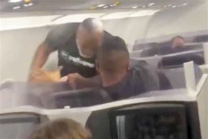 
Who Is Melvin Townsend? Mike Tyson Plane “Victim” Is A Criminal Himself! 