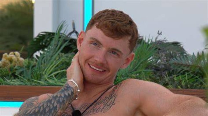 
Who Is Paige Thorne On Love Island? Her Dad Says He Wont Be Watching The Show 