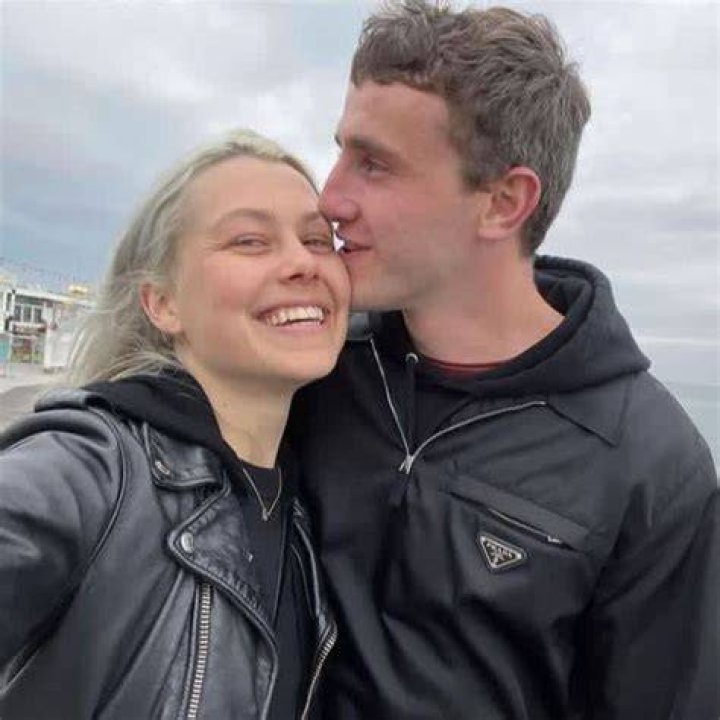 
Who Is Phoebe Bridgers Dating? Is Phoebe Bridgers Dating Anyone? 
