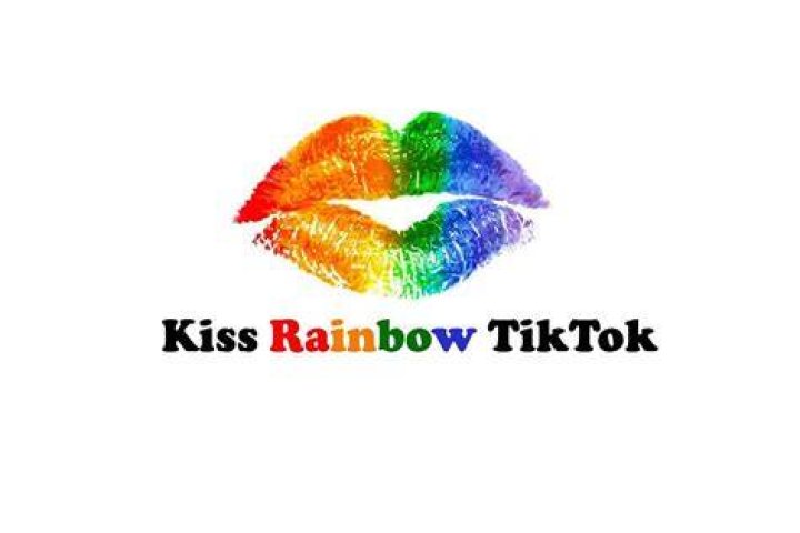 
Who Is Rainbow Kiss On TikTok? Internet Is Regretting Searching About This Gross Type of Kiss! 