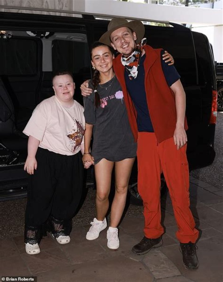 
Who Is Rapper Aitch’s Sister Grace Armstrong aka Gracie “G”? She Has A Twin “Hats” 