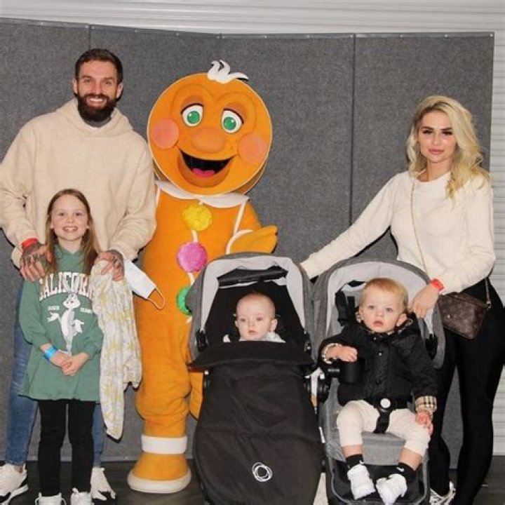 
Who Is Talia Oatway? Geordie Shore’s Aaron Chalmers Partner Is Pregnant With 3rd Child 