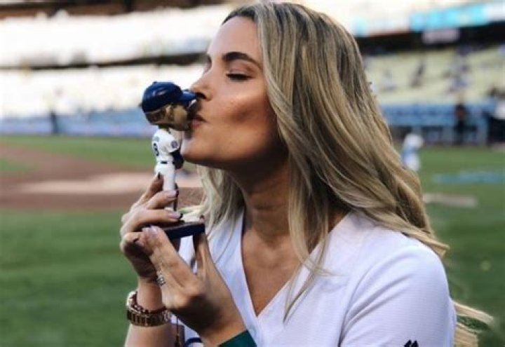 
Who Is Yainee Alonso – Manny Machado’s Wife? 