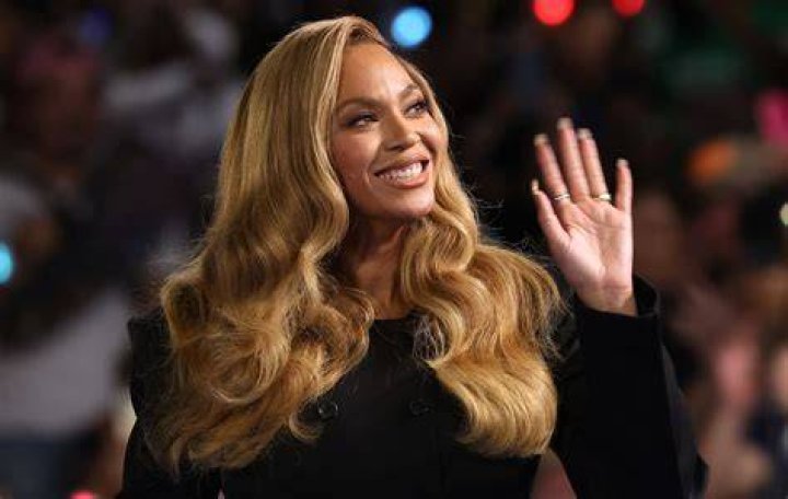 
Who Rocked It Better? Beauty Channels Beyoncé’s Look For 25th Birthday 