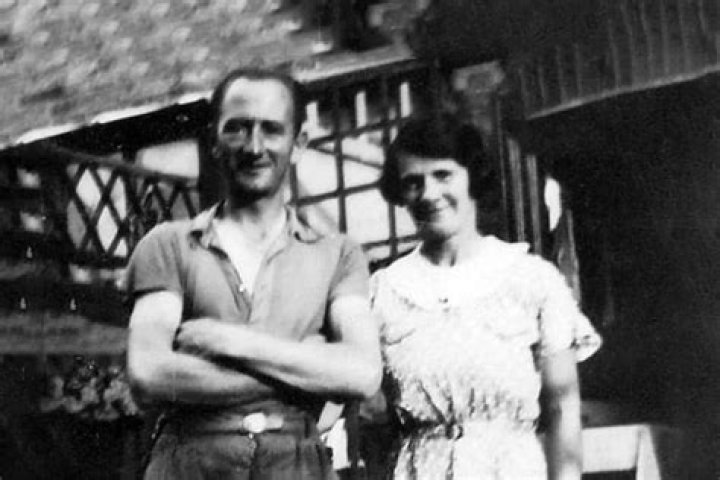 
Who Was Ethel Briggs? Meet Raymond Briggs’s Mother, Son’s Death Cause & Obituary 