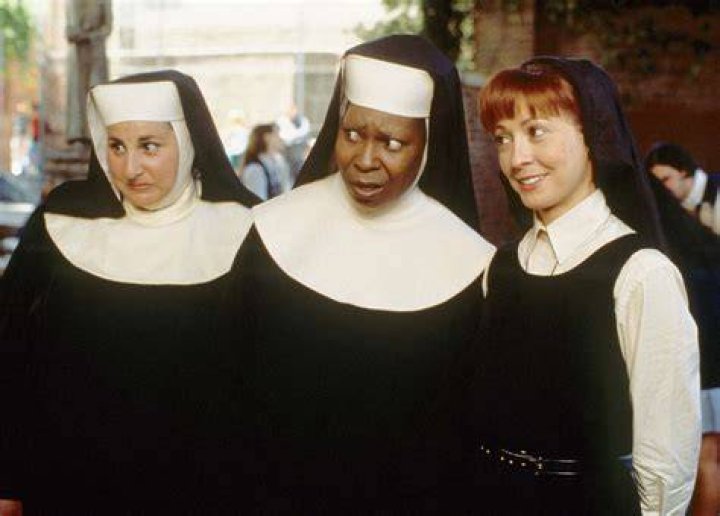 
Whoopi Goldberg Pleads with Maggie Smith to Return for ‘Sister Act 3’ : ‘I’m Holding the Part’ 