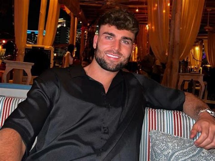 
Why are Love Island fans calling Tom Clare a “liar” in season 9 episode 2? 