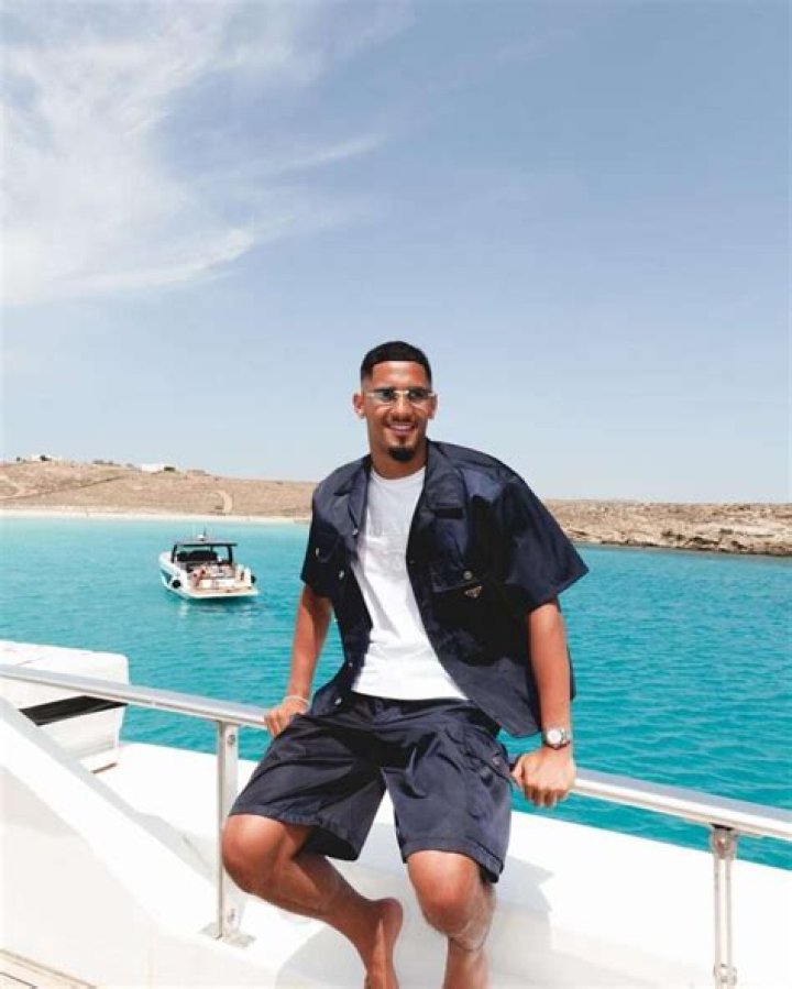 William Saliba Height, Weight, Net Worth, Age, Birthday, Wikipedia, Who, Nationality, Biography