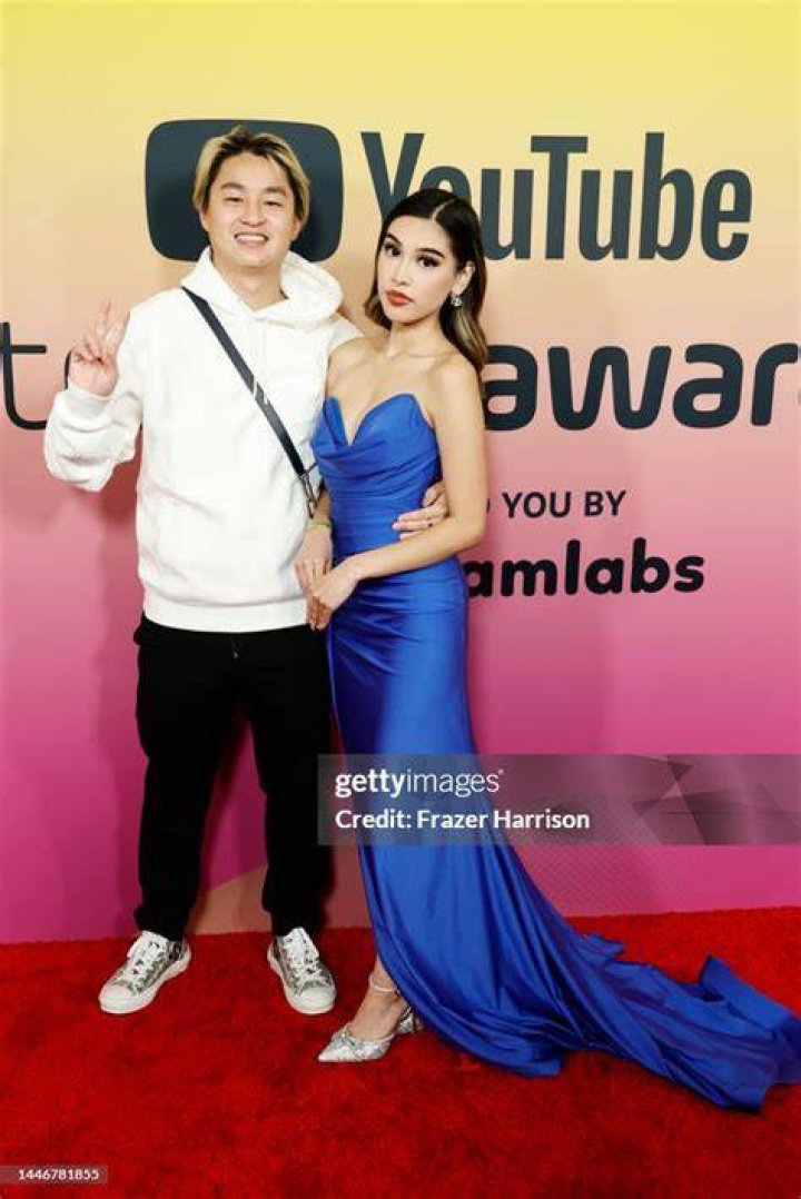 Zhong – Zhongni Zhu Height, Weight, Net Worth, Age, Birthday, Wikipedia, Who, Instagram, Biography